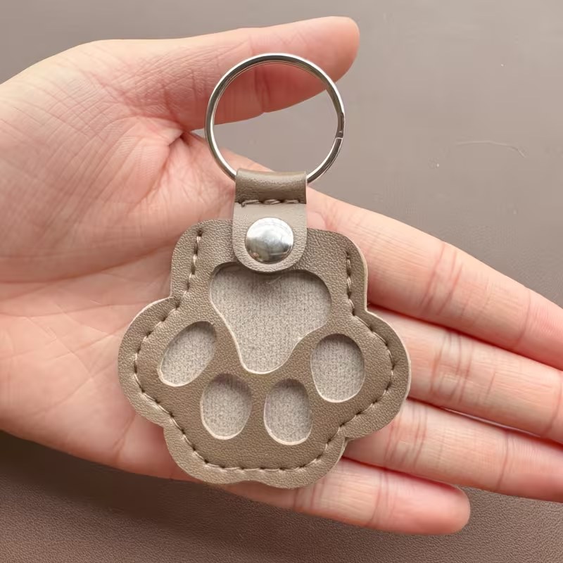 The paw print fur keychain